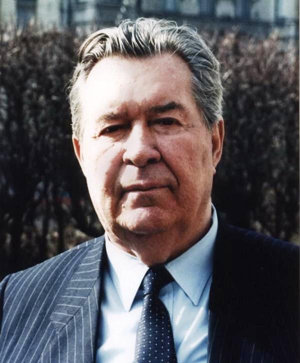Официальное фото Довженко
